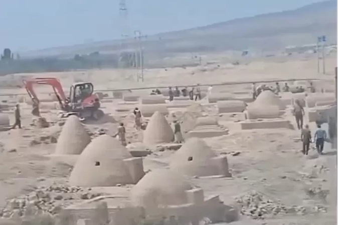 Kadim şehir Kaşgar’da eski Türk mezarlıkları yıkılıyor!