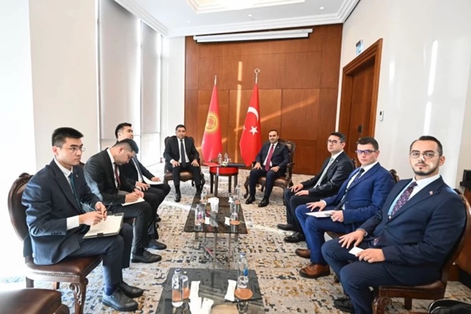 Bakan Kacır, Türk Devletleri’nin bakanlarıyla bir aya geldi