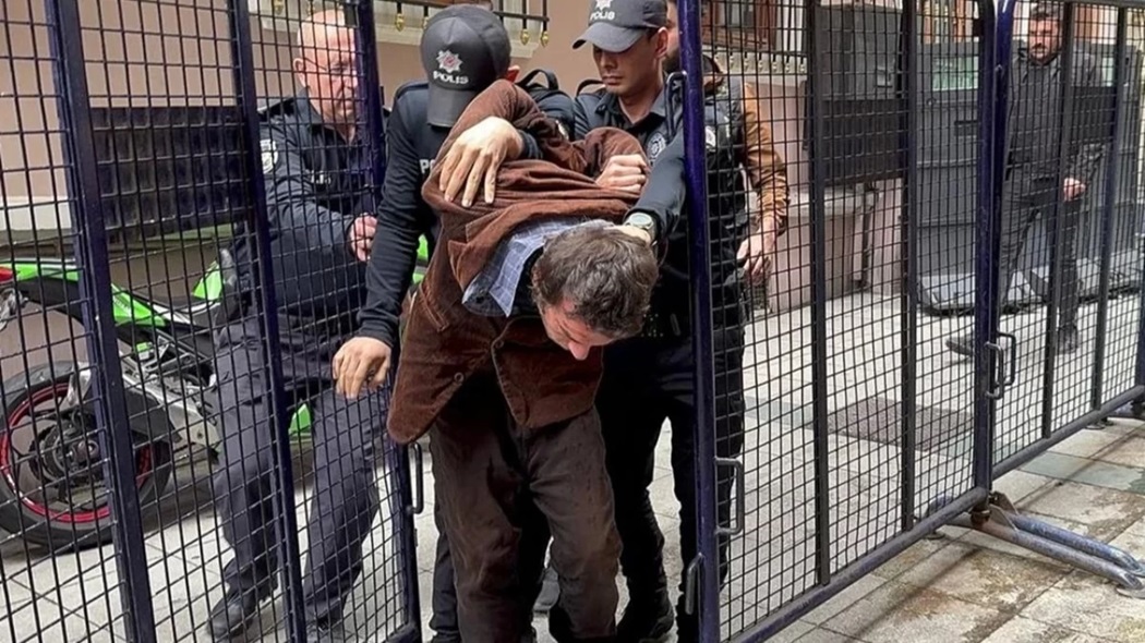 Beyoğlu’nda polise bıçakla saldıran şüpheli adliyeye sevk edildi