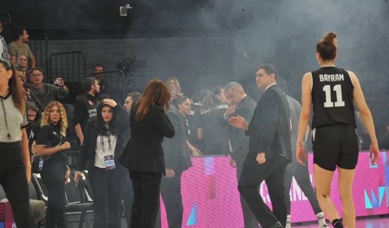 Fenerbahçe – Beşiktaş FIBA Süper Kupa maçı çıkan olaylar nedeniyle ertelendi