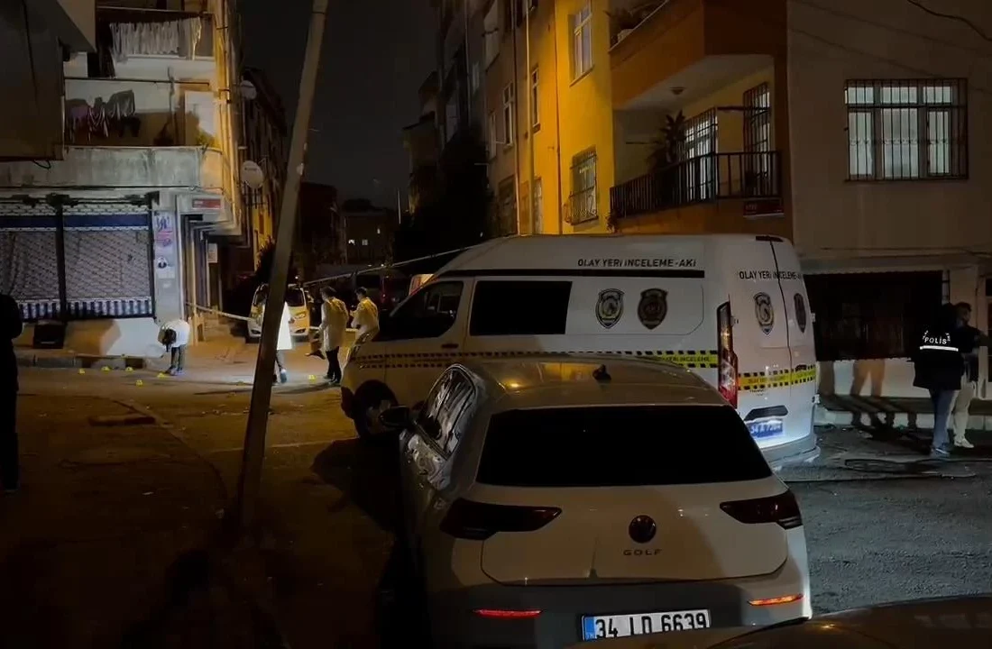 Bağcılar’da maskeli grup polis otosuna saldırdı