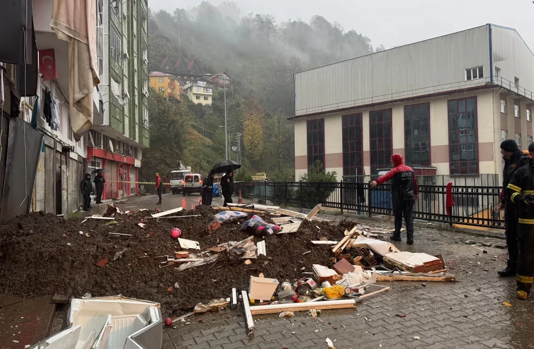 Rize’de heyelan! Bir kişi hayatını kaybetti