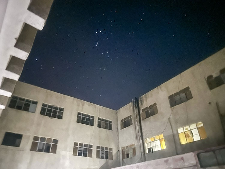 Şam Sednaya Hapisahanesi’nin gizli bölmelerini araştıran ekiplerin çalışmaları görüntülendi