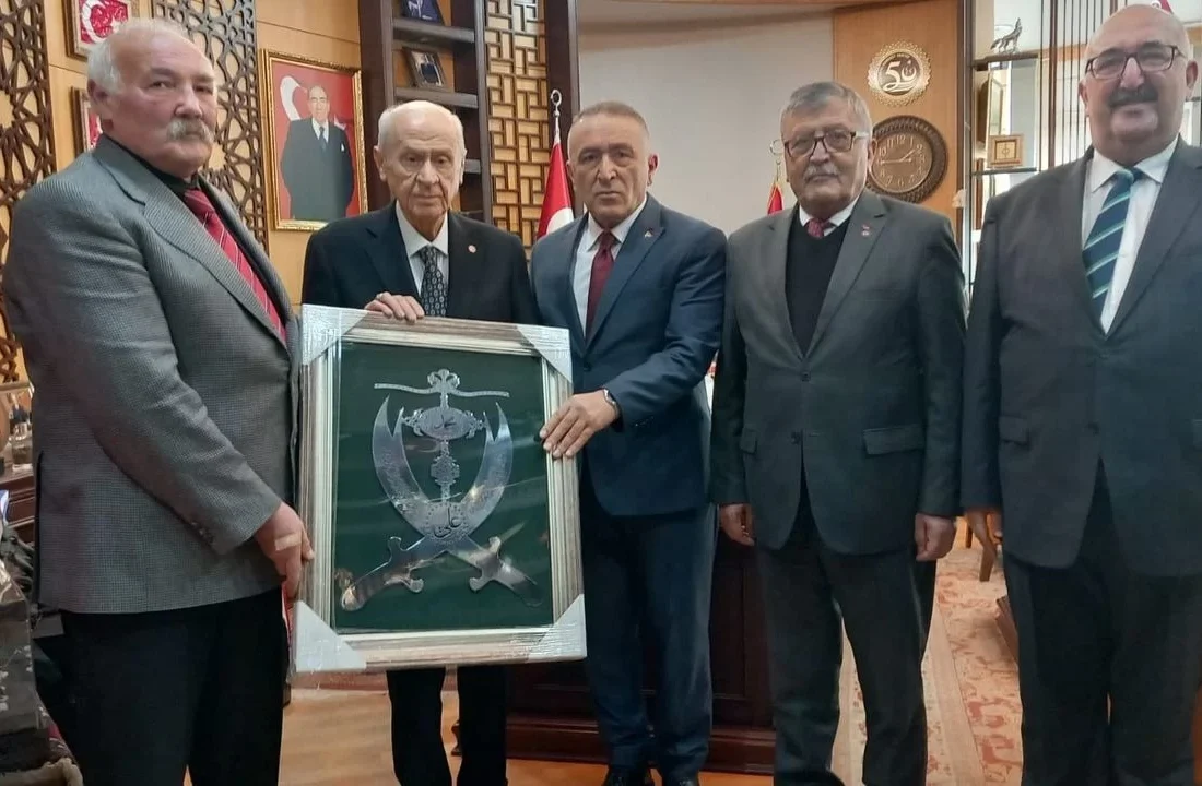 Alevi camiasından MHP Lideri Devlet Bahçeli’ye ziyaret