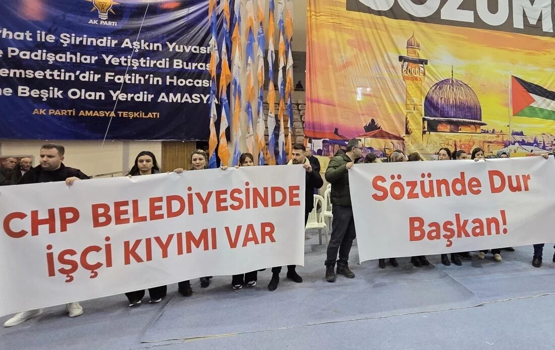 CHP’li belediyenin işten çıkardığı işçiler, AK Parti kongresinde pankart açtı: Sözünde dur başkan