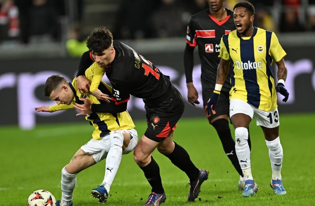 Fenerbahçe beraberlikle play-off turuna yükseldi