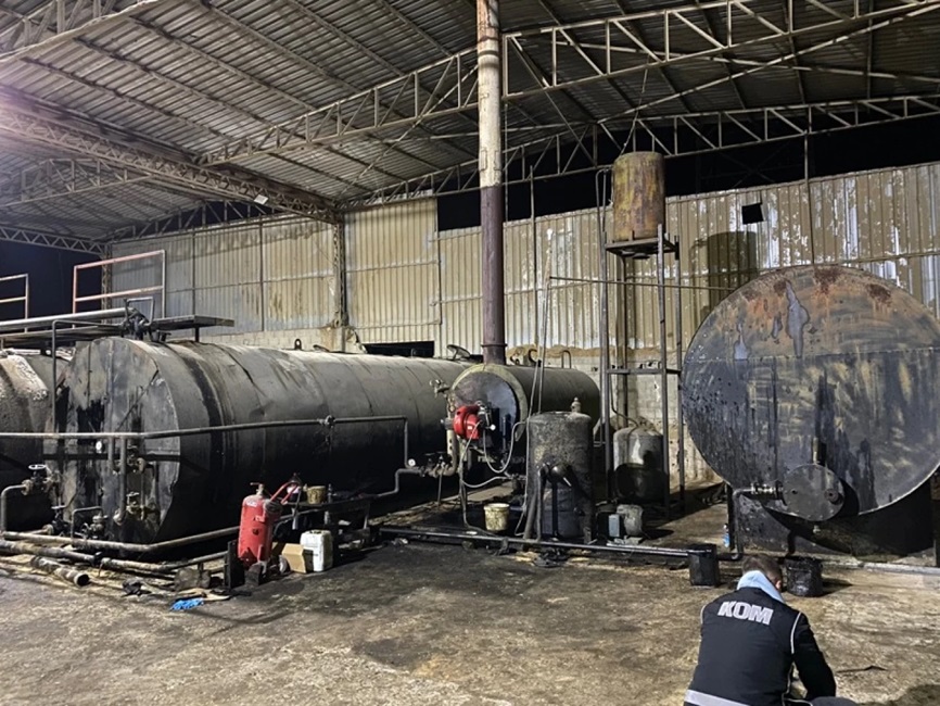 Adana’da litrelerce kaçak akaryakıt ele geçirildi