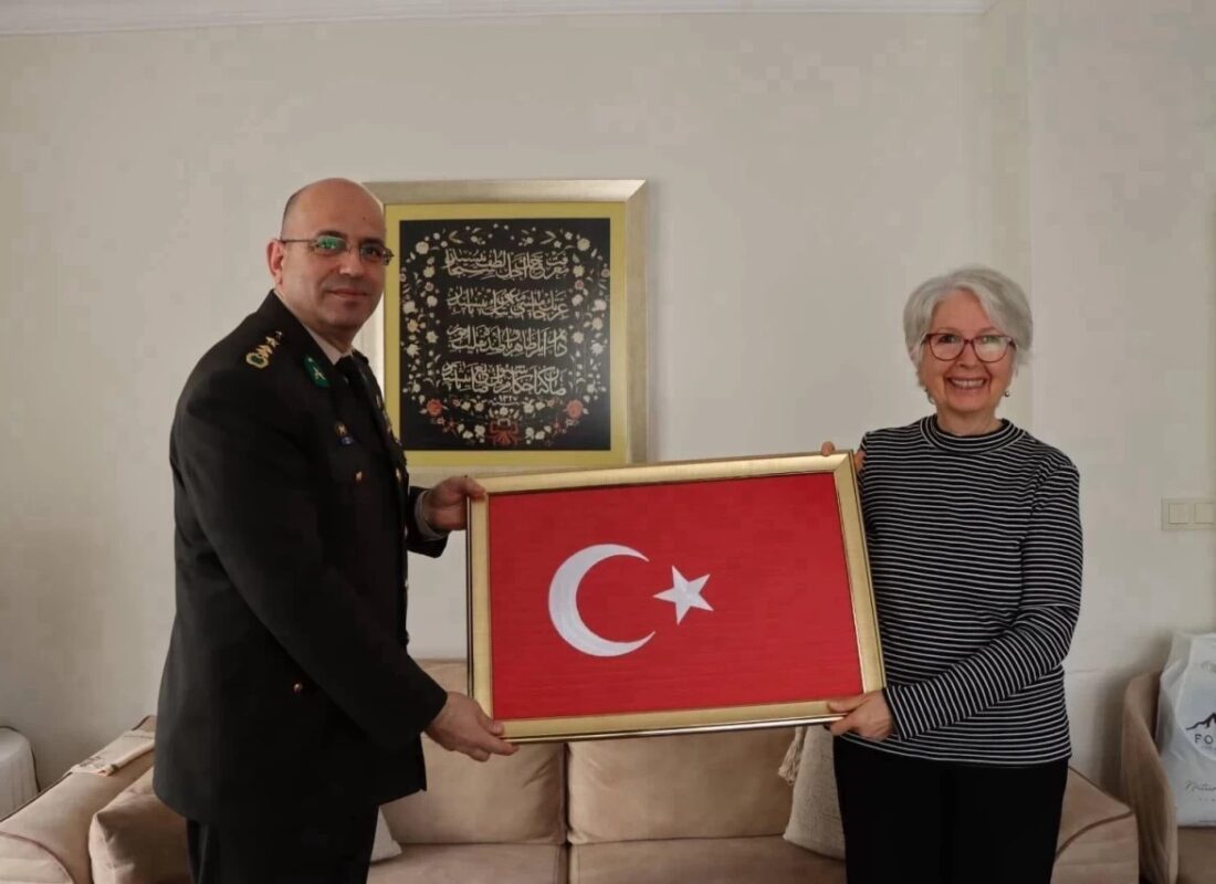 Mevlüde öğretmenden Mehmetçik’e anlamlı hediye