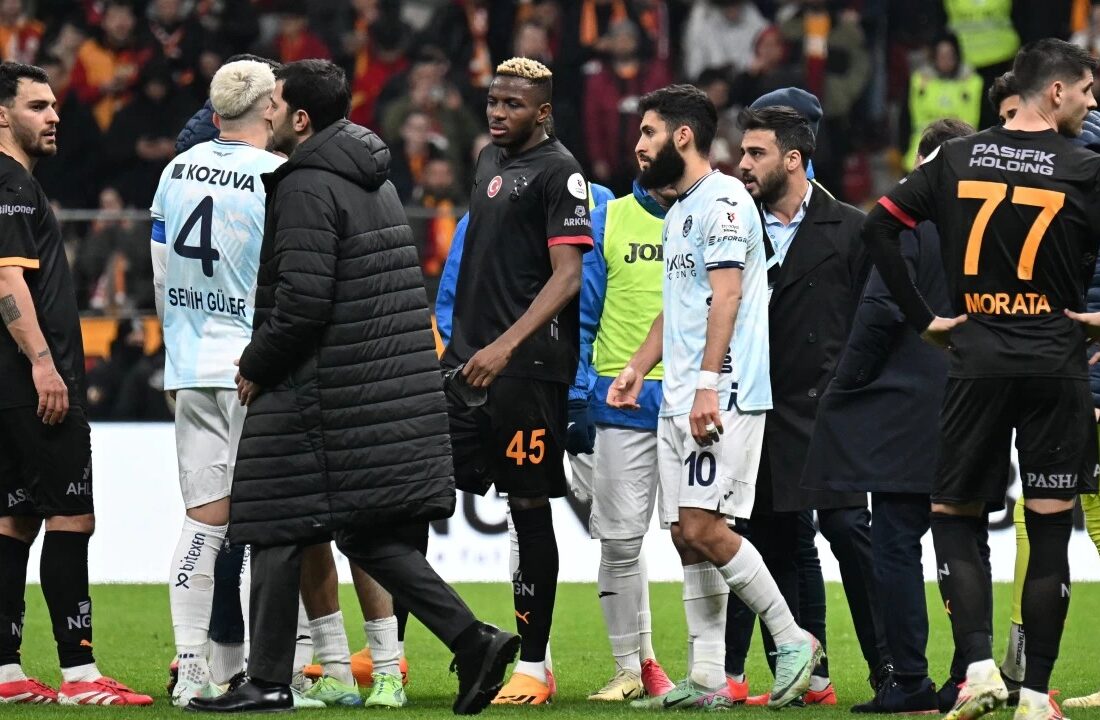 Galatasaray-Adana Demirspor maçındaki Mertens’in tartışmalı penaltı pozisyonunun VAR kayıtları açıklandı