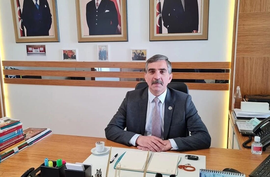 MHP’li Eyüp Yıldız’dan Papa ziyaretinde yaşananlara sert tepki