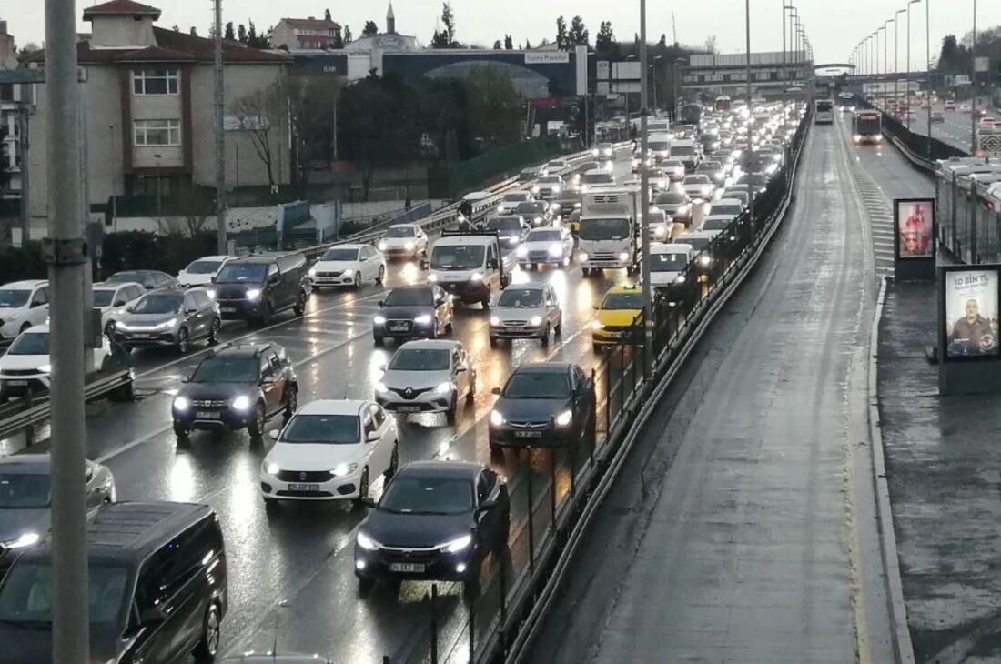 İstanbul’da sabah trafiği yine kilitlendi!