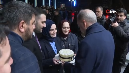 Cumhurbaşkanı Erdoğan İstanbul’da doğum günü sürpriziyle karşılandı