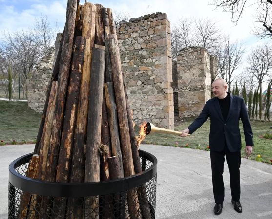 Azerbaycan Cumhurbaşkanı Aliyev, Ağdere’de Nevruz ateşini yaktı
