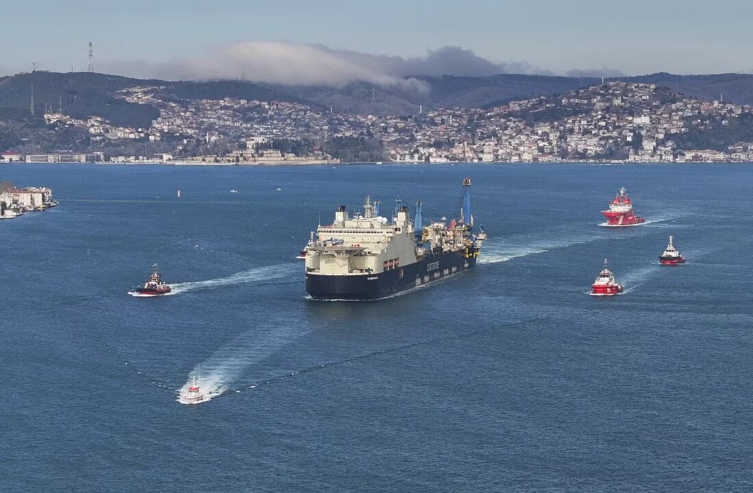 Castorone gemisi Boğaz’dan geçti!