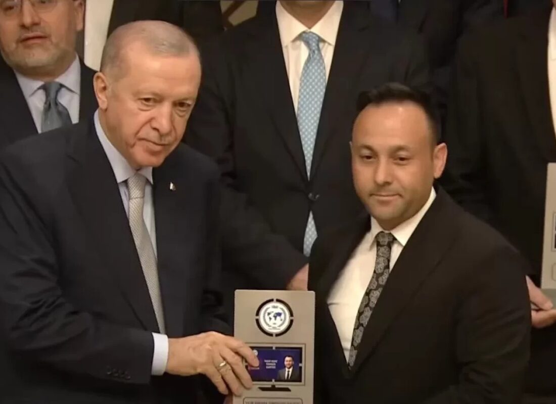 Cumhurbaşkanı Erdoğan’dan Kadir Yıldız’a “Yılın Gazete Ankara Temsilcisi” ödülü