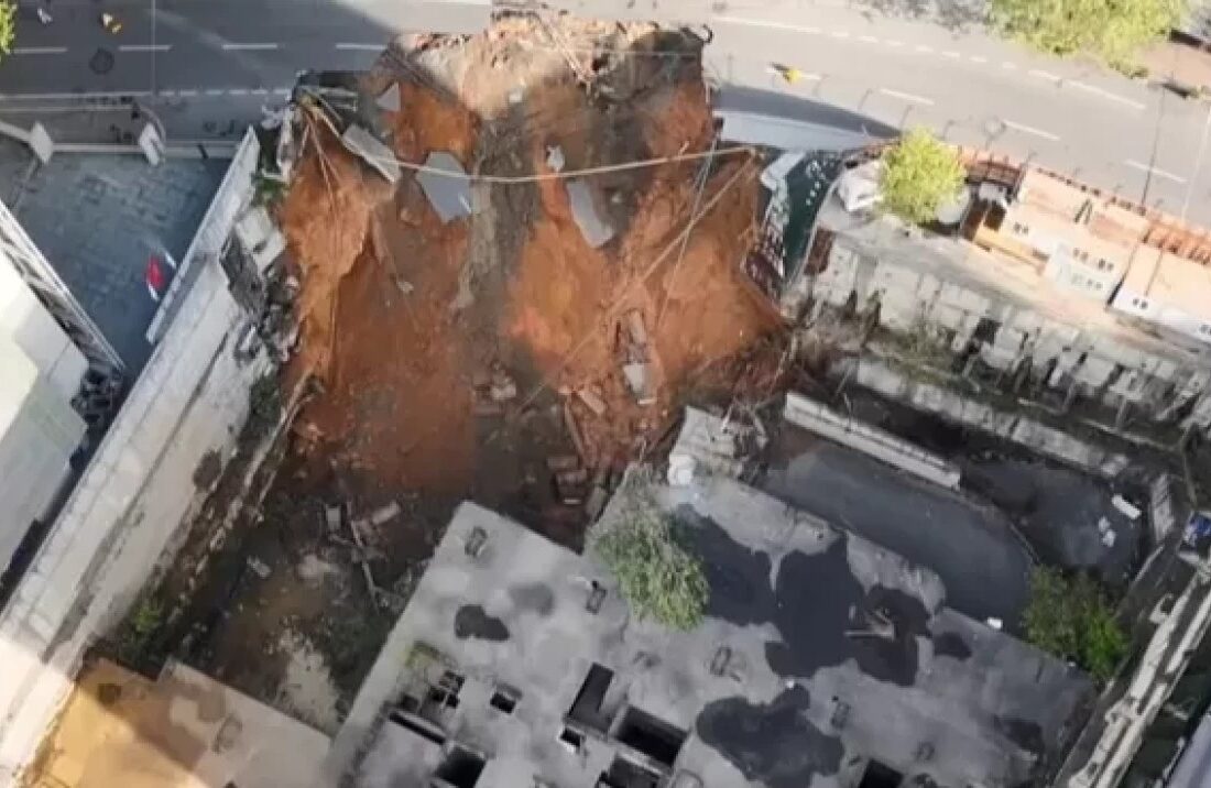 Sarıyer’de yol çöktü: Cadde trafiğe kapatıldı