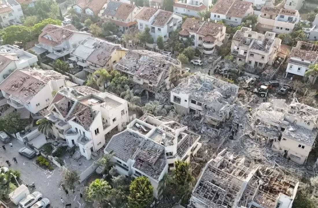 İran’ın füze saldırıları sonrası Tel Aviv’deki yıkım görüntülendi