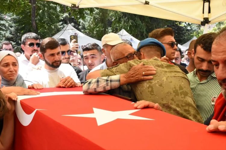 Şehit Piyade Sözleşmeli Er Özkan Özkanlı’ya acı veda