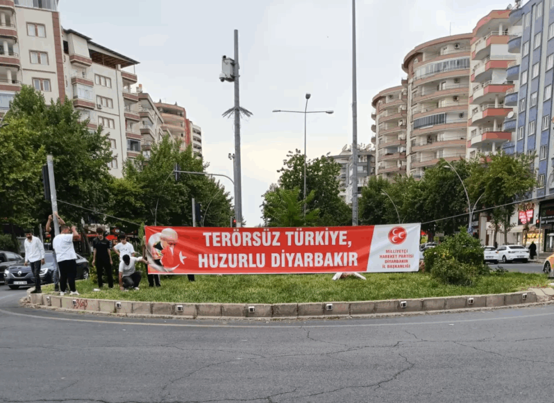 “Kızılelma Diyarbakır” ve 19 Mayıs 1919’a ithafen 1919 Türk bayrağı dağıtımını başlattık