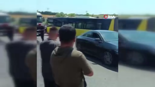 Arnavutköy’de İETT otobüsü ile otomobil kafa kafaya çarpıştı!