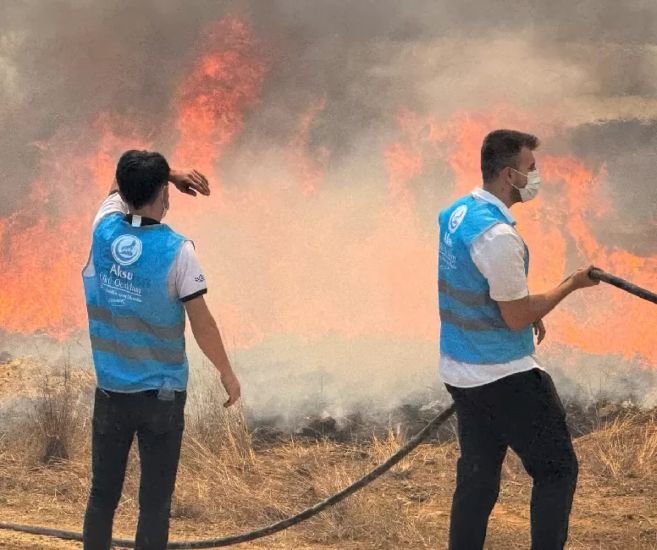 “FETÖ’cü alçak ormanlarımızı yaktı, İP’li vekiller poz verdi!”