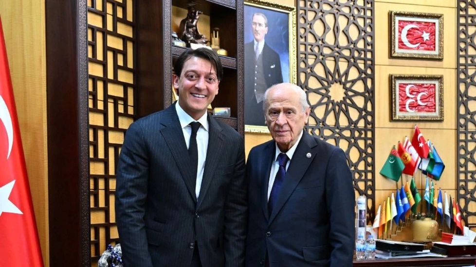Mesut Özil’den MHP Lideri Devlet Bahçeli’ye ziyaret