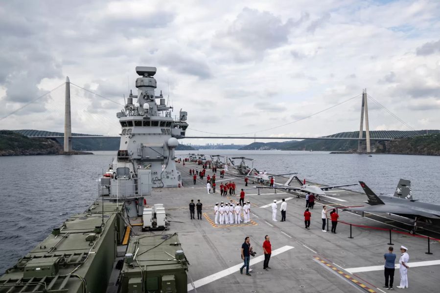 TCG Anadolu, İstanbul Boğazı’ndaki geçit törenine katıldı