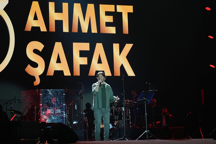 AHMET ŞAFAK’TAN KAYSERİ’DE 52 BİN KİŞİLİK DEV KONSER