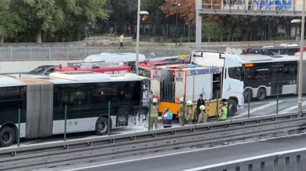 Bayrampaşa’da metrobüste yangın