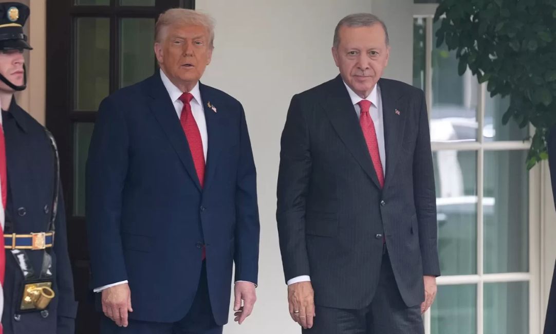 Cumhurbaşkanı Erdoğan, ABD Başkanı Trump tarafından Beyaz Saray’ın kapısında karşılandı