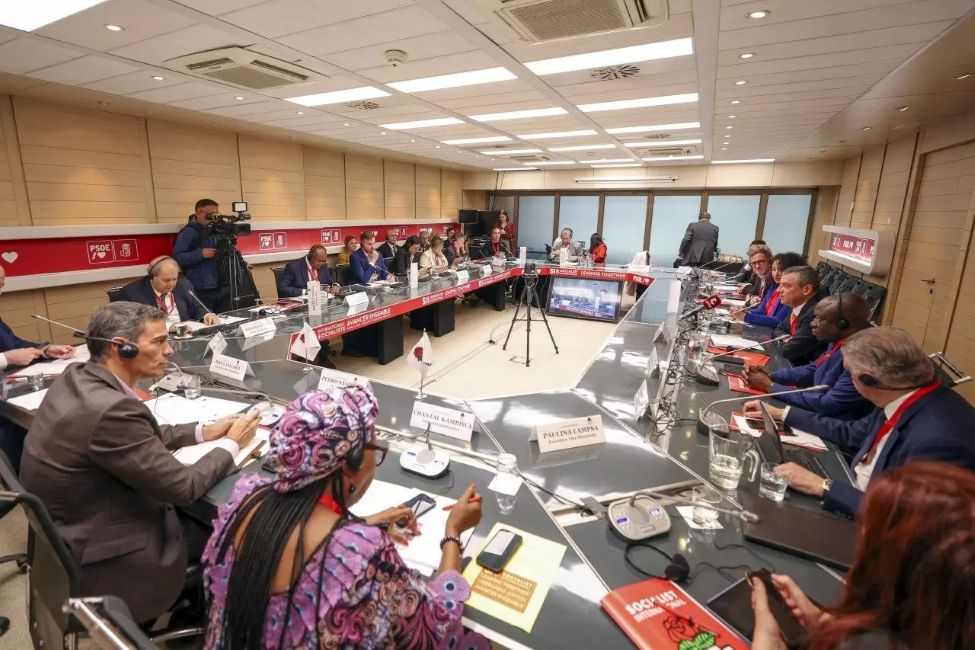 Özgür Özel bu kez de İspanya’da Türkiye’yi şikayet etti