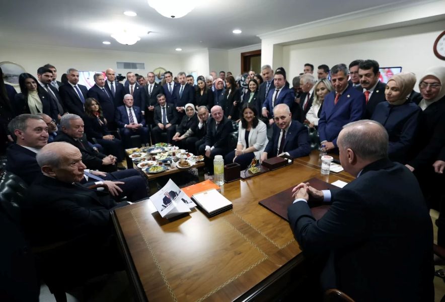 Cumhurbaşkanı Erdoğan, Meclis’in açılışı sonrası parti liderleri ve milletvekilleriyle görüştü