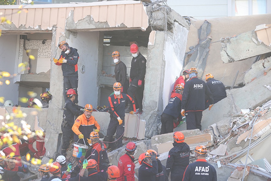 Kocaeli Gebze ilçesindeki 7 katlı bir bina çöktü