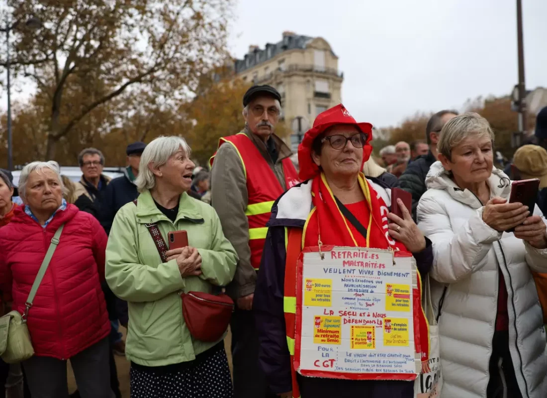 Fransa’da emekliler ayakta!