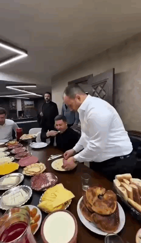 İP’li Belediye Başkanı hizmetleri ile değil lüks kahvaltısıyla gündemde