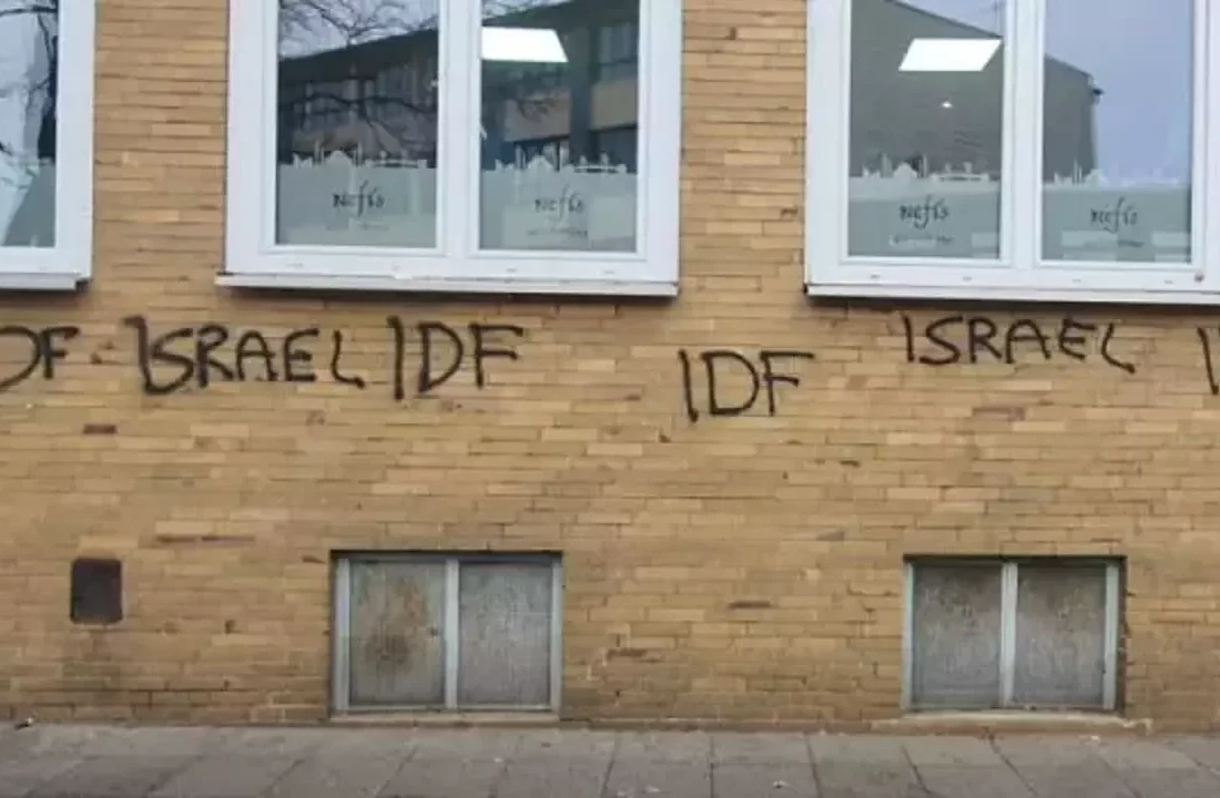 Almanya’da iki Türk camisine düzenlenen saldırıda duvarlara “İsrail” ve “IDF” yazıldı
