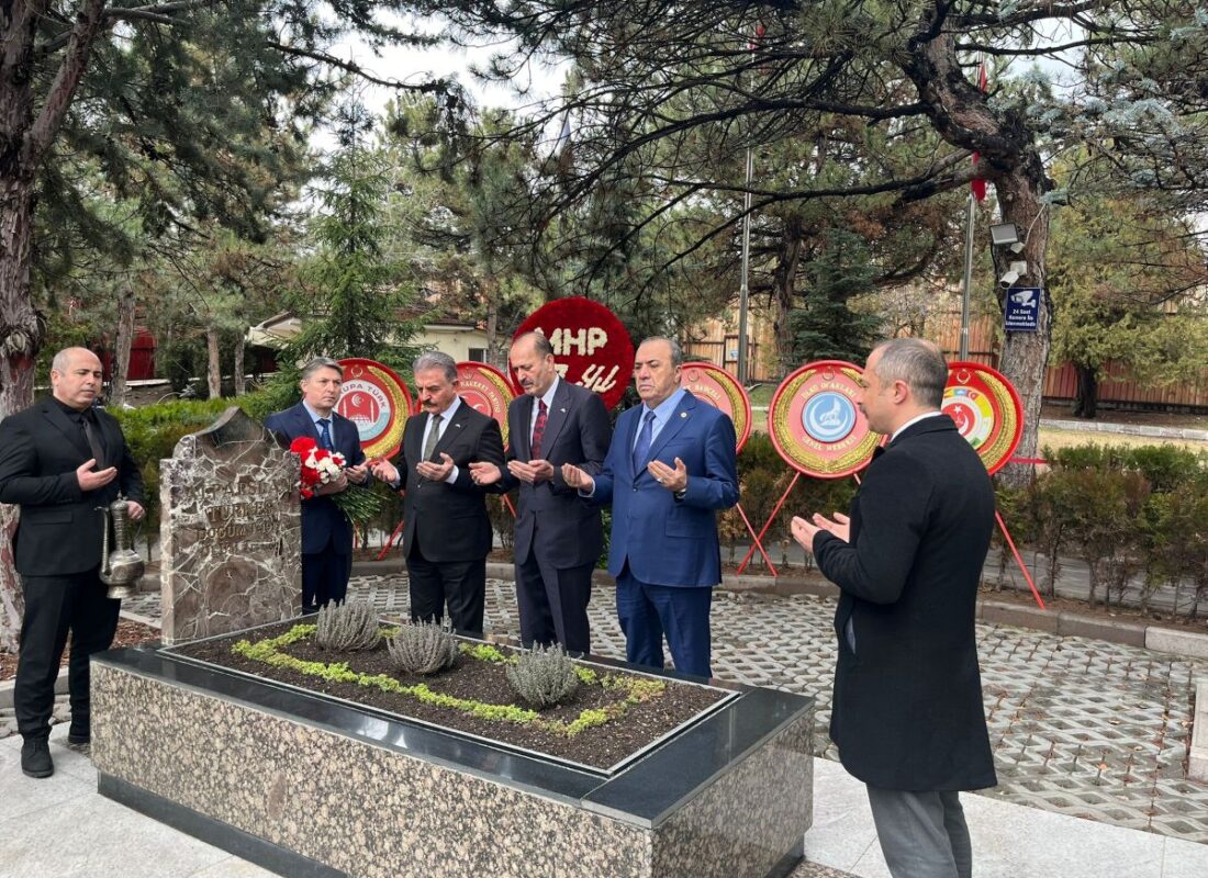 Milliyetçi Hareket Partisi’nin 57. Kuruluş Yıl Dönümünde Başbuğ Türkeş Dualarla Anıldı