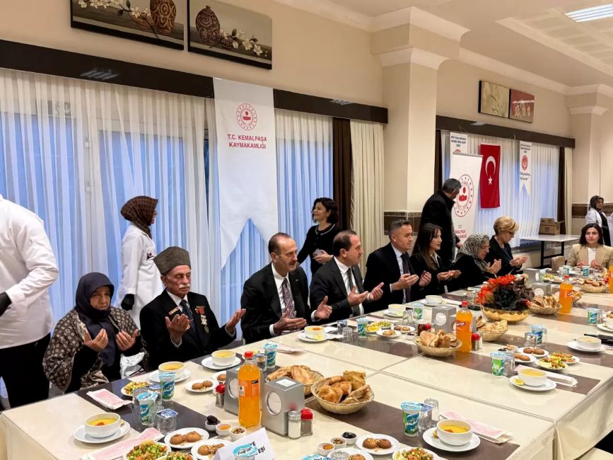 MHP’li Tamer Osmanağaoğlu’u şehit aileleri ve gazilerin  İftar Programına katıldı