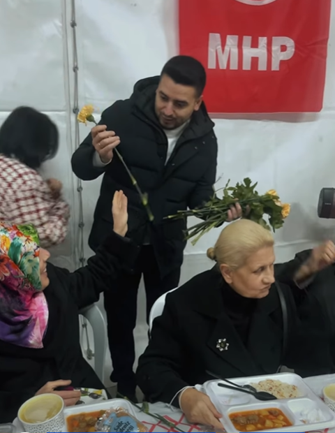 MHP Maltepe 18. Gün İftar Çadırında 8 Mart Dünya Kadınlar Günü Sürprizi “Video”