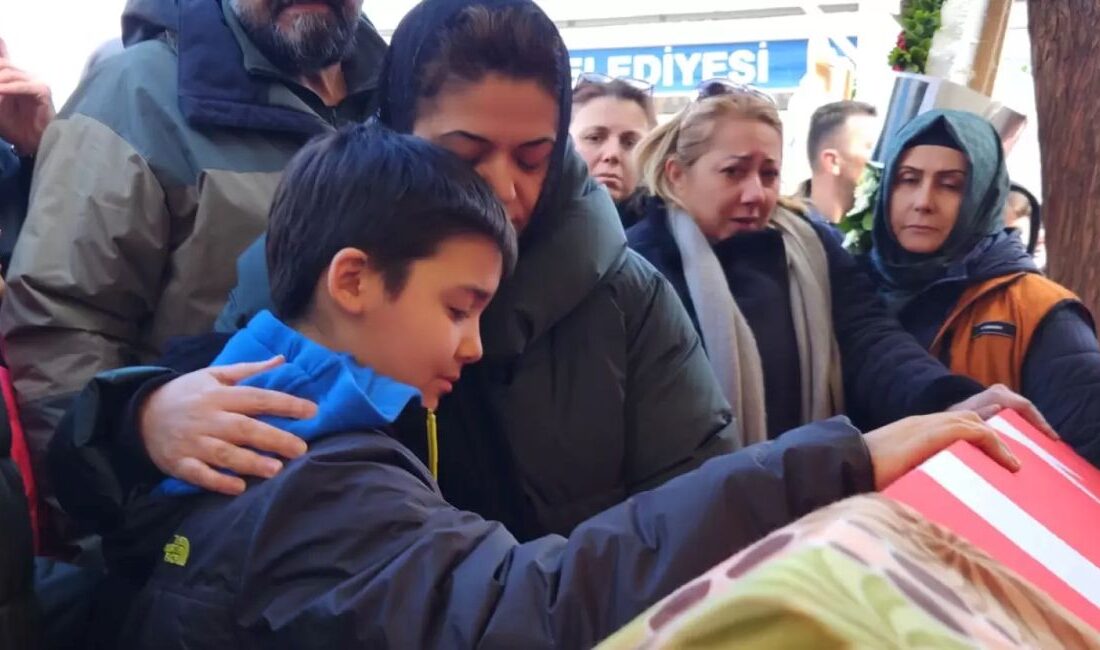 Fatma Öğretmen Son Yolculuğuna Uğurlandı Türkiye Ağladı