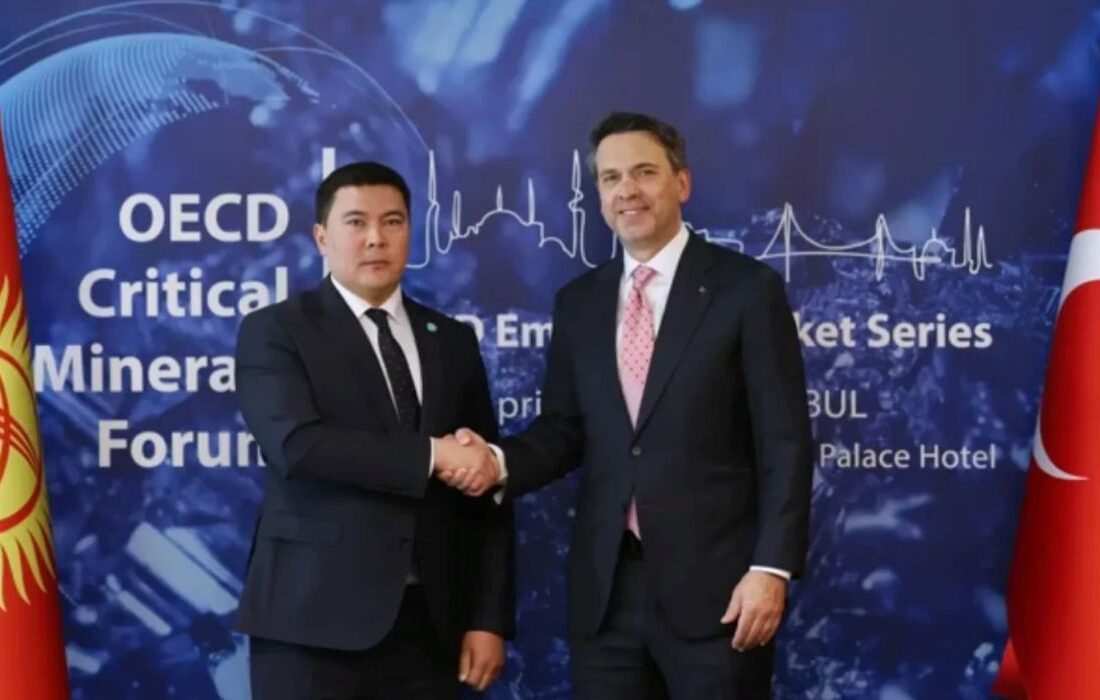 Bakan Bayraktar Kırgızistan Doğal Kaynaklar Bakanı Toktobaev ile Görüştü