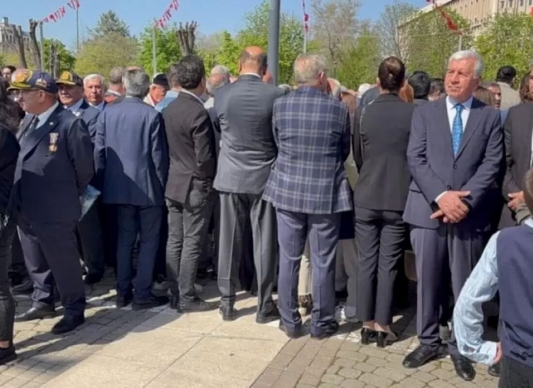 CHP Artık Şaşırtmıyor Gaziantep’te 23 Nisan Kutlamalarında Mehterana sırtını Döndü