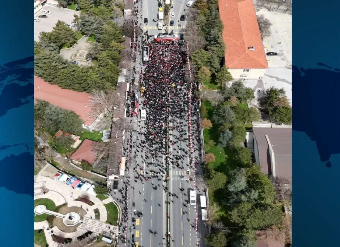 CHP’de Miting Katılımı Düşüşü ve Özgür Özel’in Tepkisi