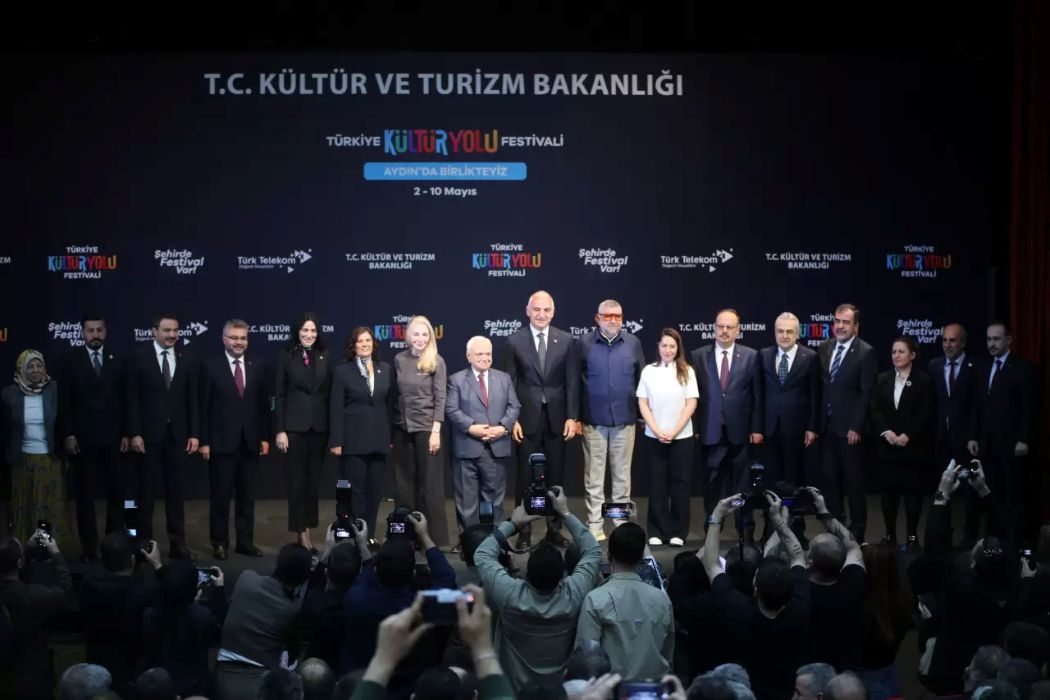 Bakan Ersoy Aydın’dan Duyurdu: “Kültür ve Sanatta Sınıfsal Ayrıcalık Anlayışı Yıkılıyor!”