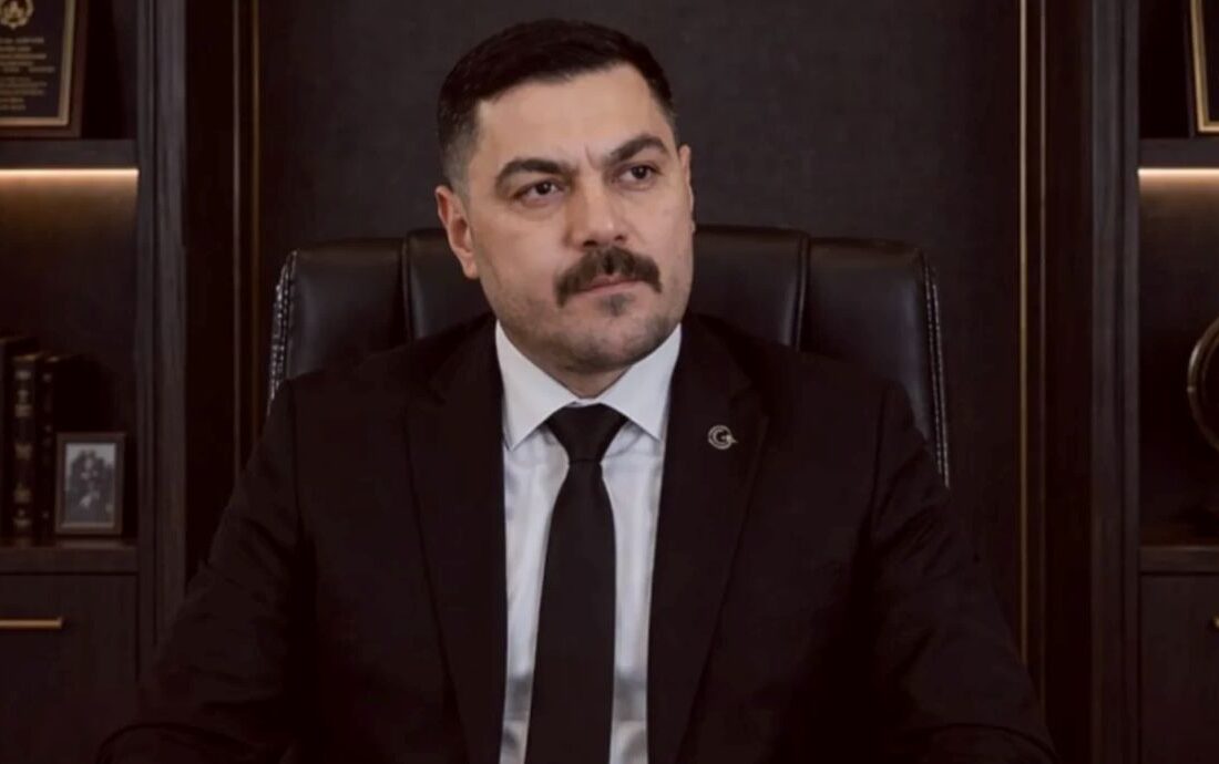 Gün Dervişoğlu’na “Bilge Liderimizi anlamak senin boyunu fersah fersah aşar”