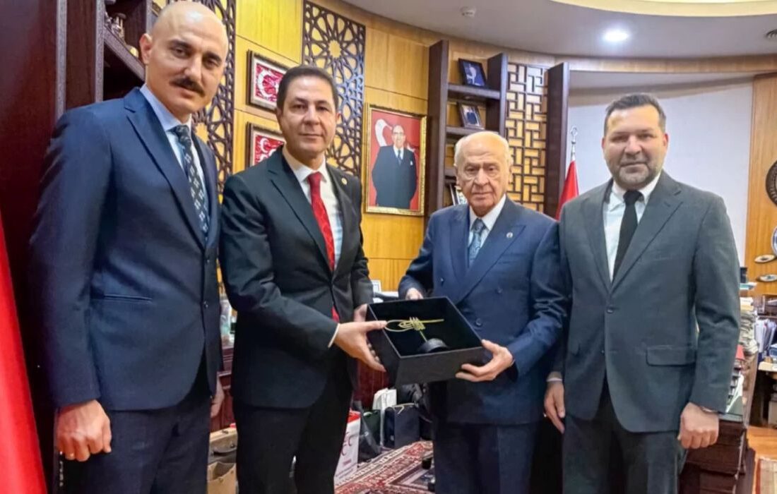MHP Lideri Bahçeli’ye ‘Onbeşliler’ ve ‘Mehmed: Fetihler Sultanı’ Yapımcılarından Ziyaret
