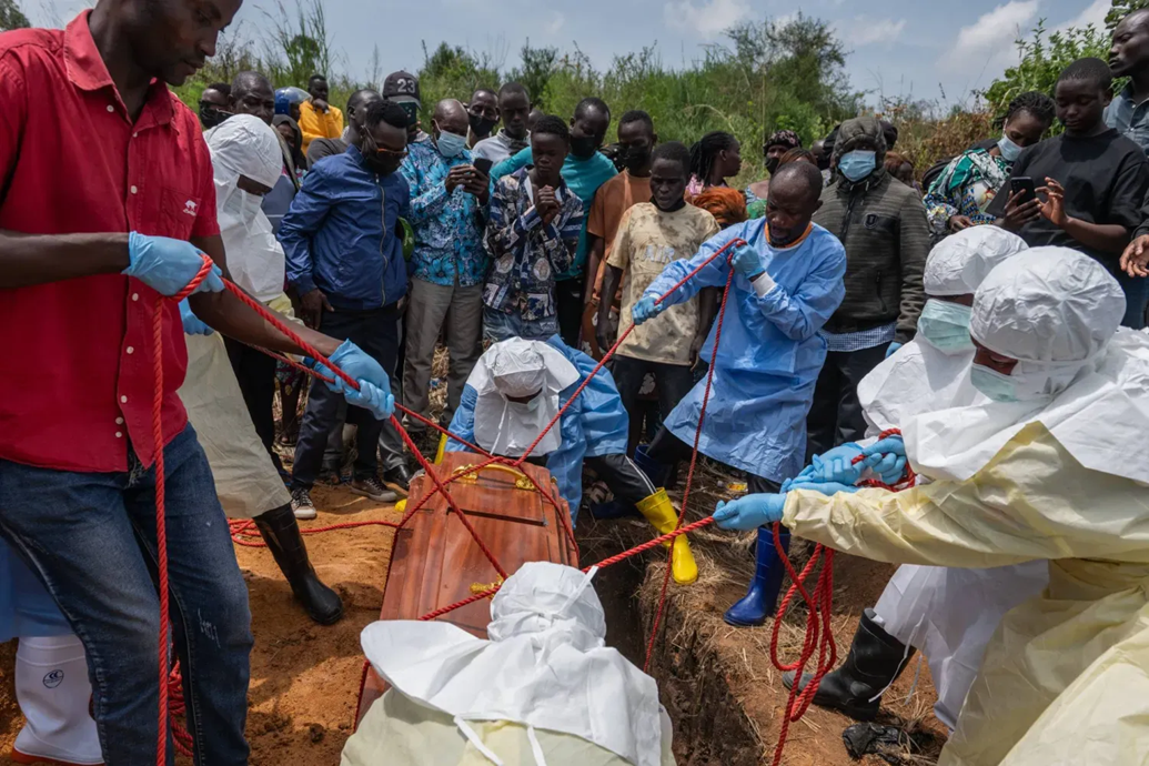 Ebola Salgını: Afrika’da Tehlike Çanları Çalıyor