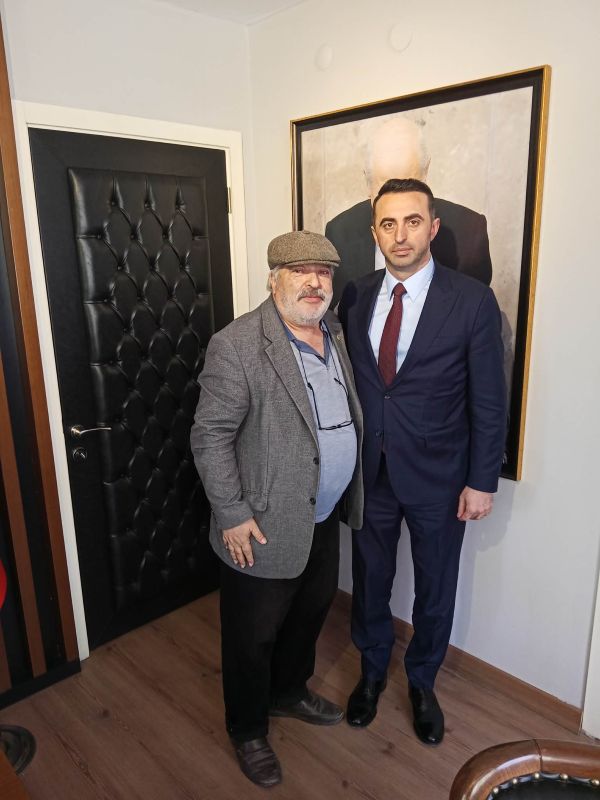 MHP ÇANKAYA İLÇE’DE BAYRAK ÖZDEMİR’DE