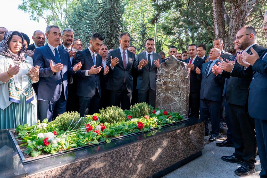 MHP İstanbul İl Başkanı Volkan Yılmaz, Alparslan Türkeş’in Kabrini Ziyaret Etti