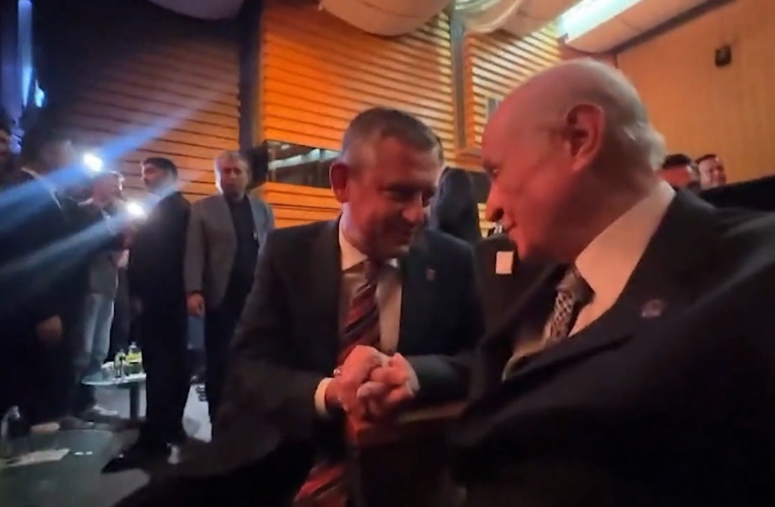 Koç’un 100. Yıl Töreninde MHP Lideri Devlet Bahçeli ve Özgür Özel’in Sohbeti dikkat çekti